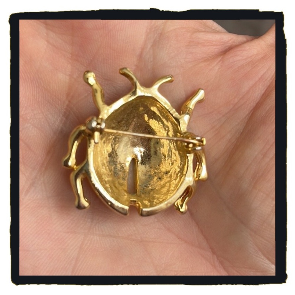 💕Beautiful Enamel Ladybug Pin💕 - Picture 5 of 5
